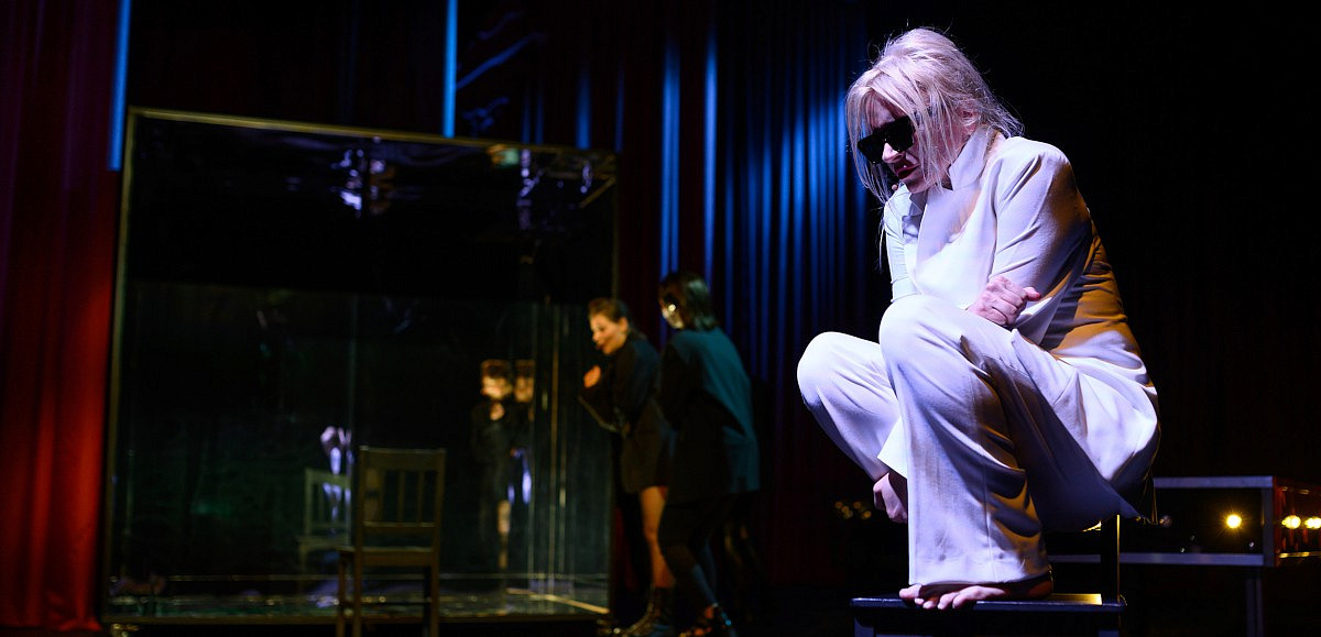 „Kora. Falowanie i spadanie”