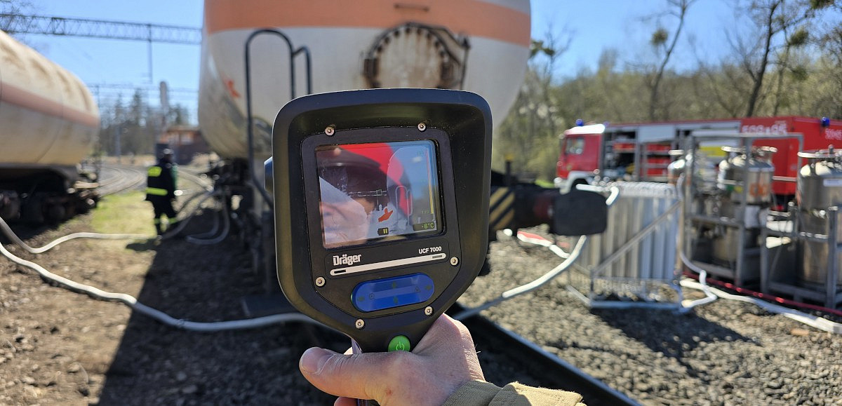 Wykolejona cysterna z amoniakiem w pobliżu stacji Szczecin Stołczyn