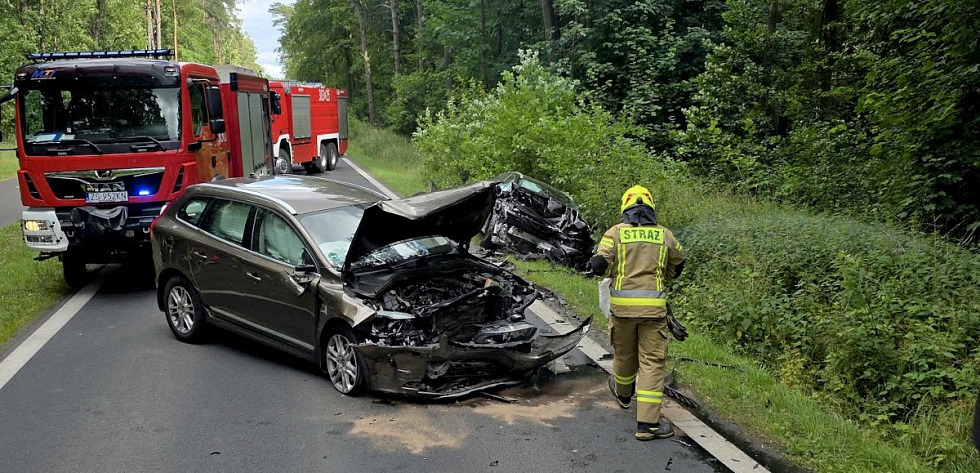 W zdarzenia udział brały dwa samochody osobowe