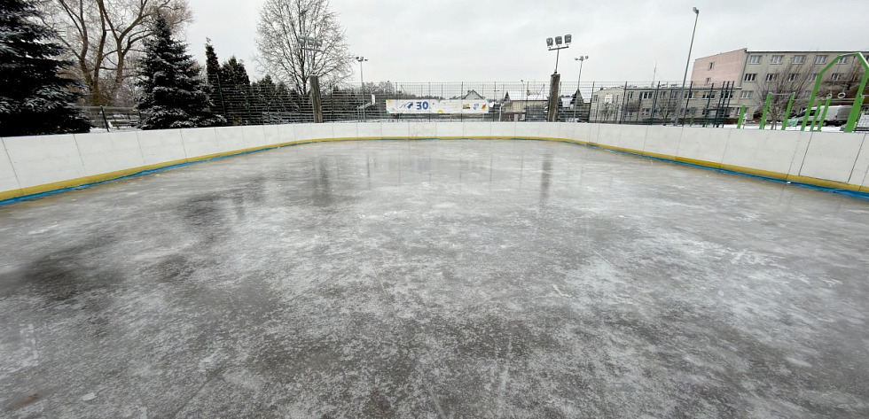 Lodowisko przy Zespole Szkół im. Ignacego Łukasiewicza w Policach