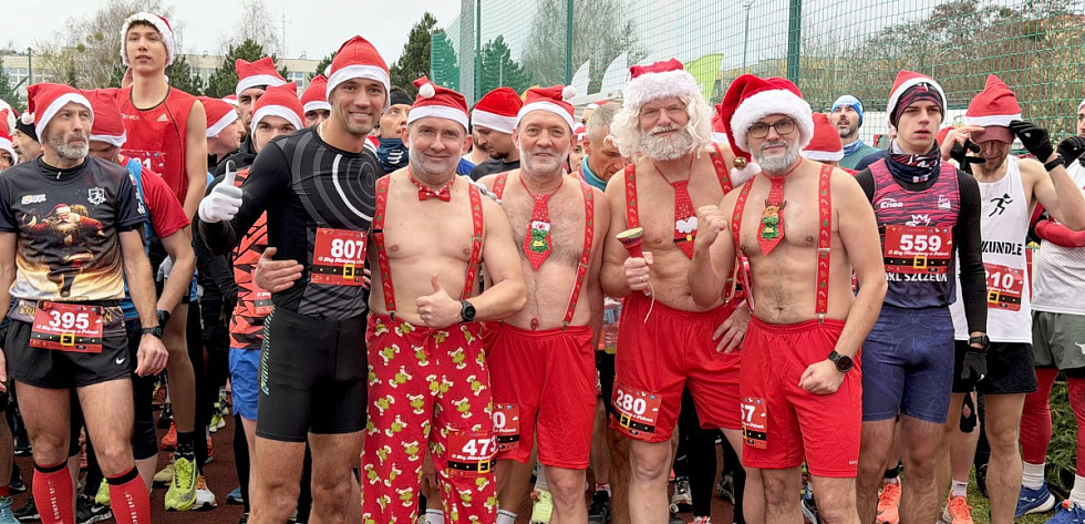 Damian Kabat został zwycięzcą 13. edycji Biegu Mikołajkowego w Policach na dystansie 10 kilometrów