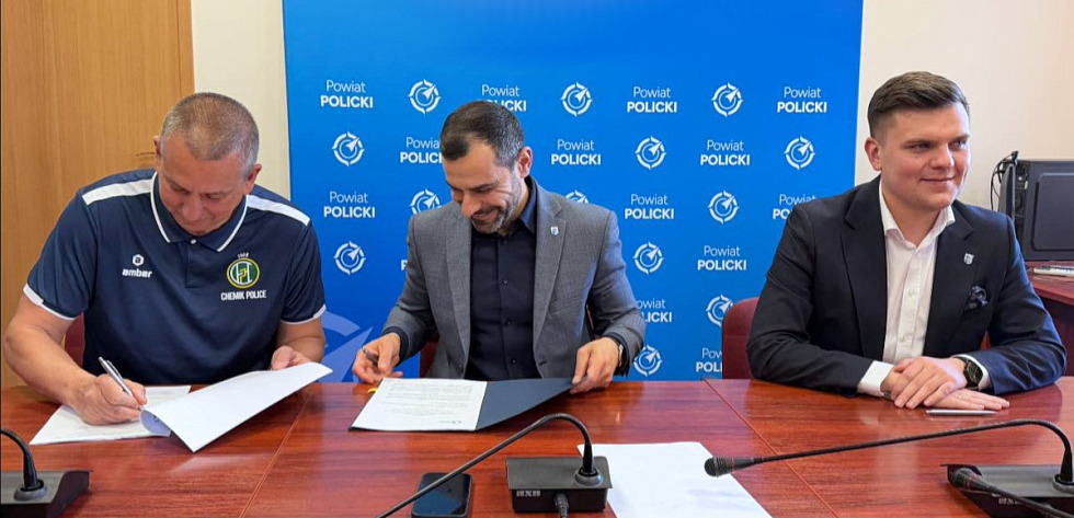 Starosta policki Shivan Fate podpisał umowy z organizacjami pozarządowymi