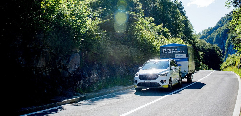 Przyczepa samochodowa do różnych zastosowań