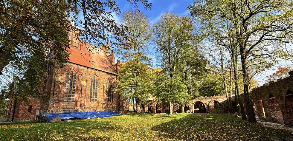 Kościół Parafii pw. św. Apostołów Piotra i Pawła w Jasienicy