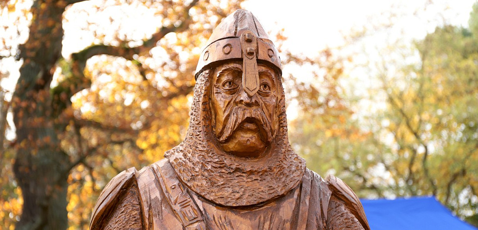 W Mścięcinie stanęła rzeźba słowiańskiego osadnika