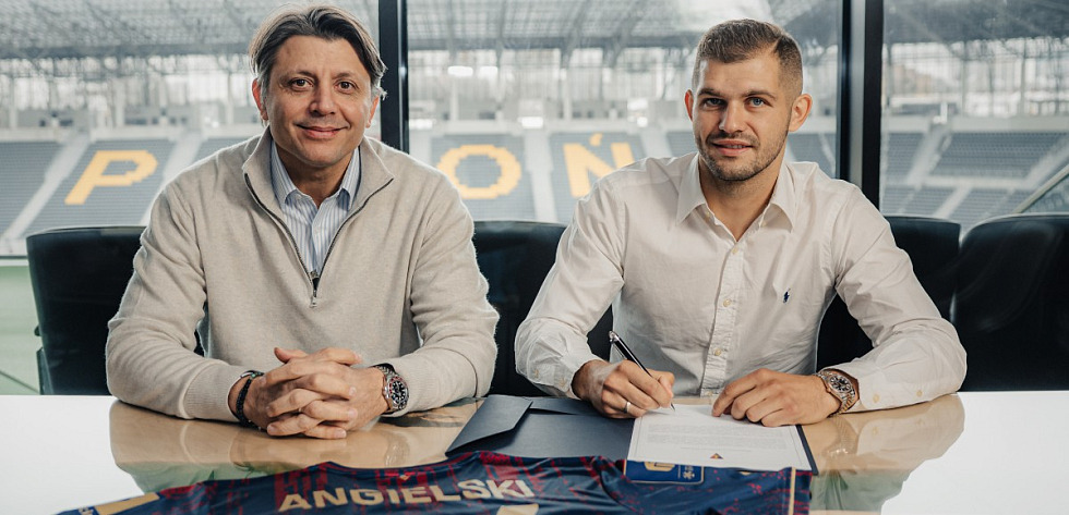Karol Angielski podpisał kontrakt z Pogonią Szczecin