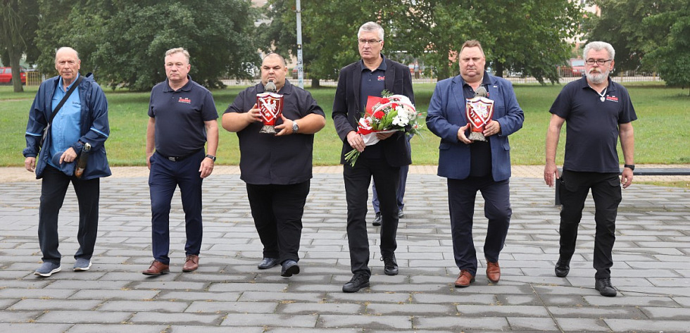 Delegacja NSZZ „Solidarność” Zakładów Chemicznych Police S.A. złożyła kwiaty pod pomnikiem Ludziom Solidarności