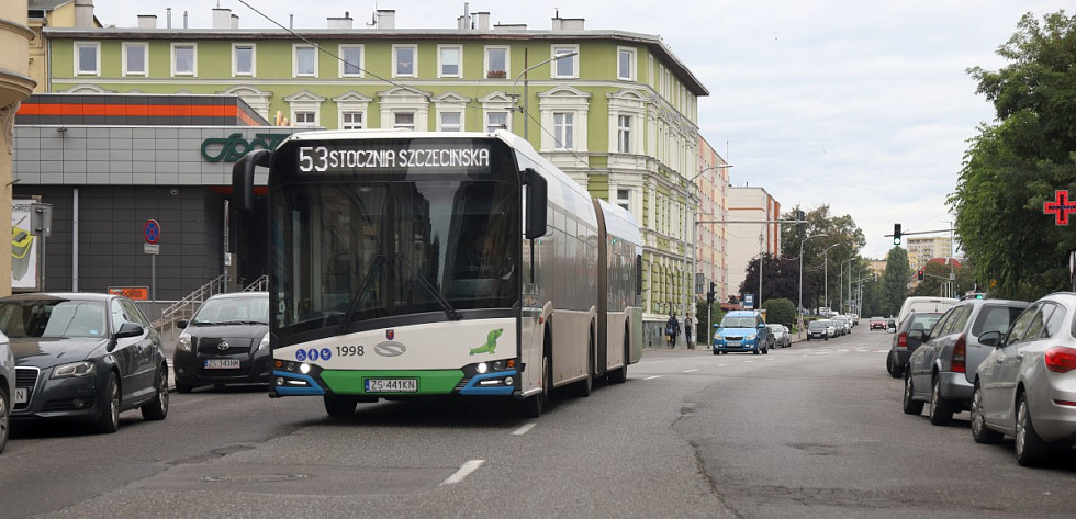 Autobus komunikacji miejskiej linii 53