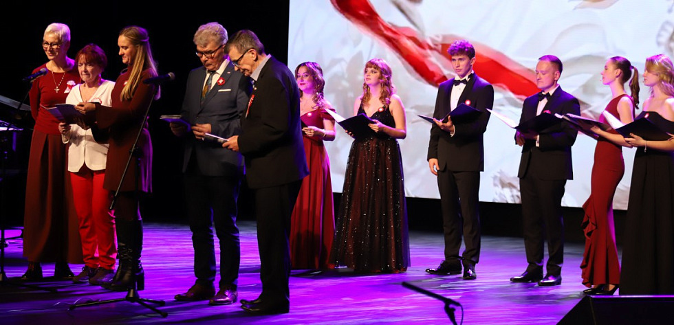 Na scenie prezentowali się zarówno artyści, jak i mieszkańcy