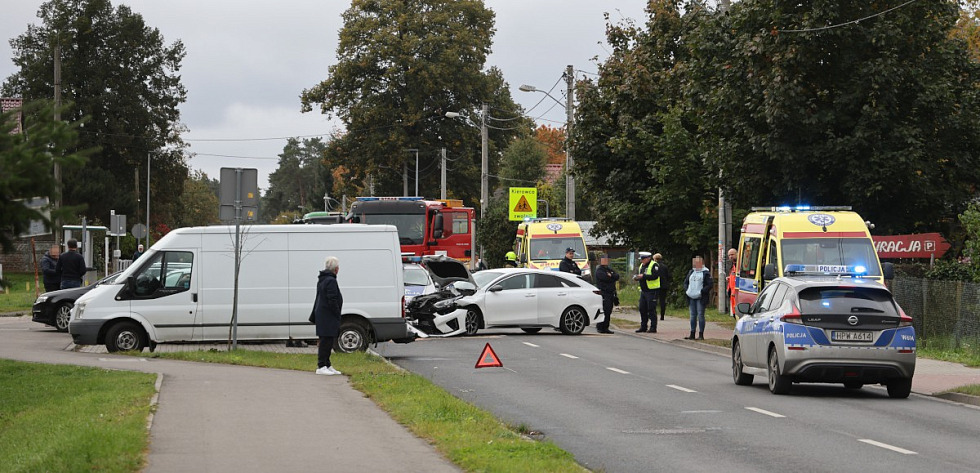 Kolizja czterech samochodów przy ul. Szczecińskiej w Tanowie