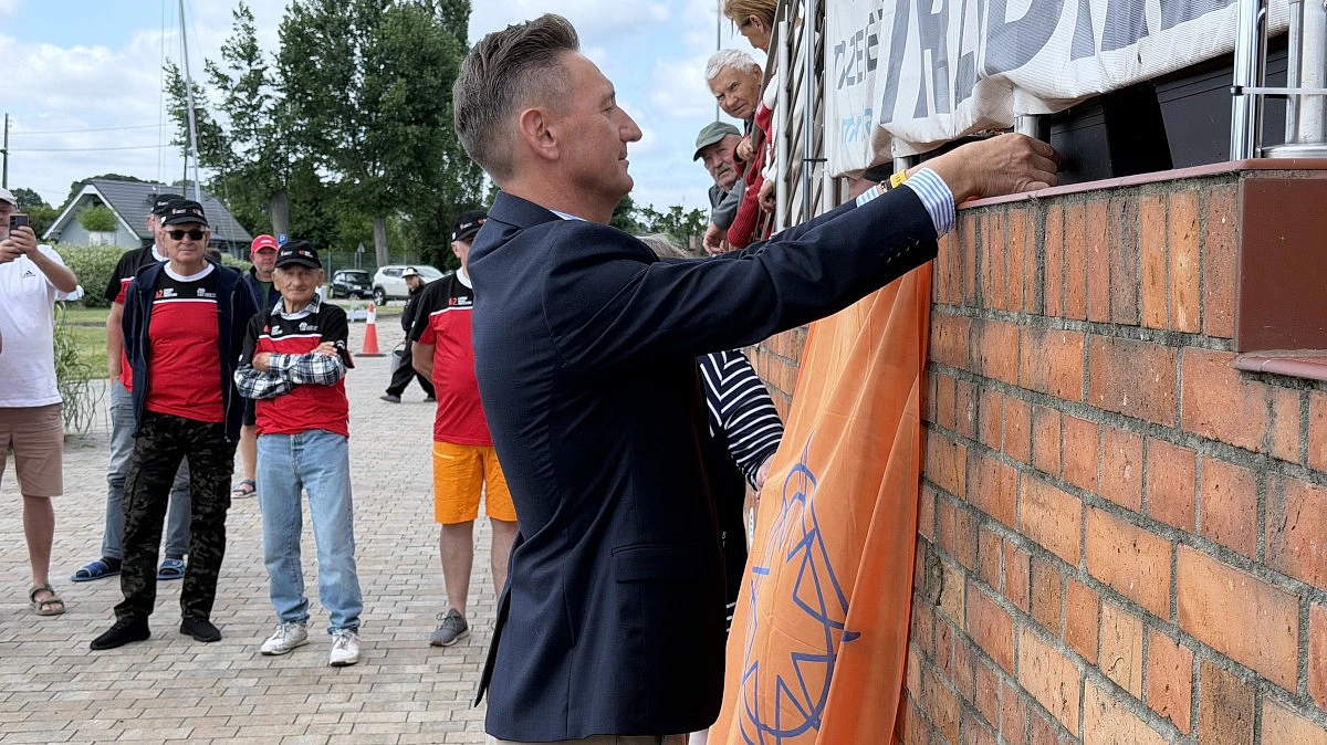 W Trzebieży odsłonięto tablicę upamiętniającą Andrzeja Mendygrała