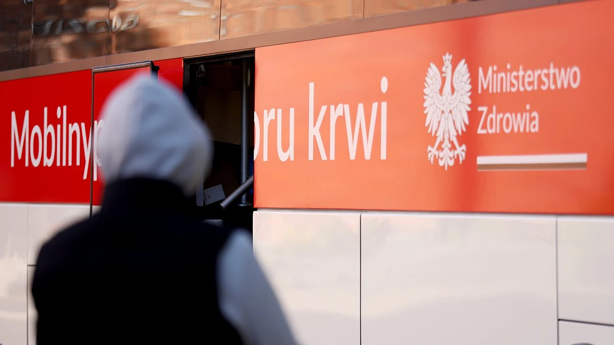 Ambulansowy pobór krwi podczas Pikniku Organizacji Pozarządowych w Policach