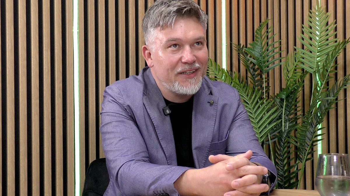 Przemysław Kowalewski w studio Dziennika Polickiego