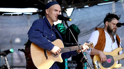 Na festiwalowej scenie w Nowym Warpnie wystąpił m.in. zespół Folk Wagon