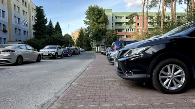Przybywa samochodów a przez to ubywa miejsc parkingowych