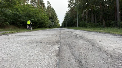 Wykonawca przeprowadził naprawę nawierzchni wykonanej z płyt żelbetowych