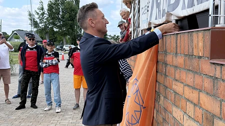 W Trzebieży odsłonięto tablicę upamiętniającą Andrzeja Mendygrała