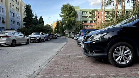 Przybywa samochodów a przez to ubywa miejsc parkingowych