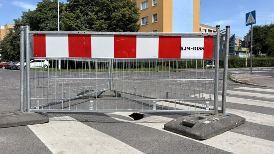 Zapadła się nawierzchnia na ul. 26 Kwietnia w Policach
