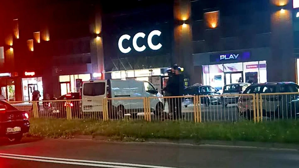 Trzech nastolatków poruszało się na jednej hulajnodze w rejonie Galerii Hosso