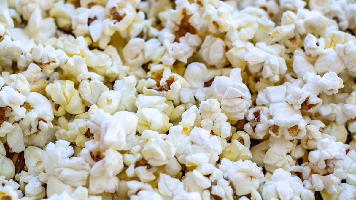 Przepis na sukces: jak naprawdę otworzyć własne stoisko z popcornem