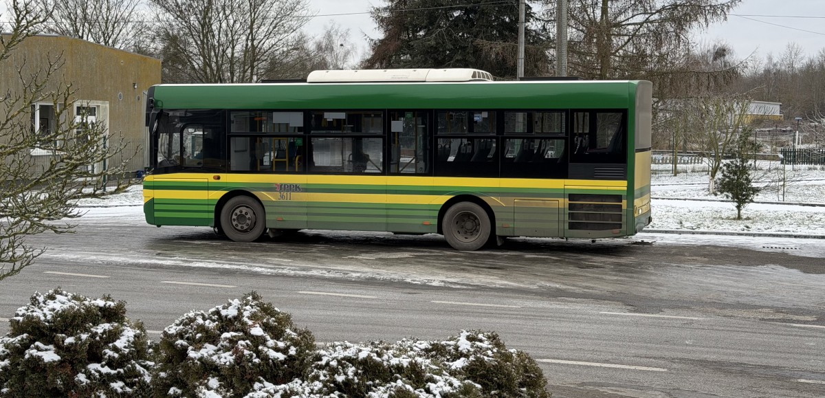 Autobus komunikacji miejskiej w Policach