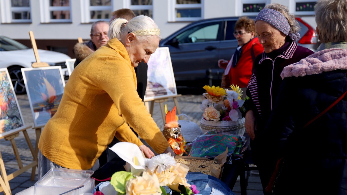 Jarmark Wielkanocny w Nowym Warpnie. Ozdoby, wypieki i świąteczna loteria