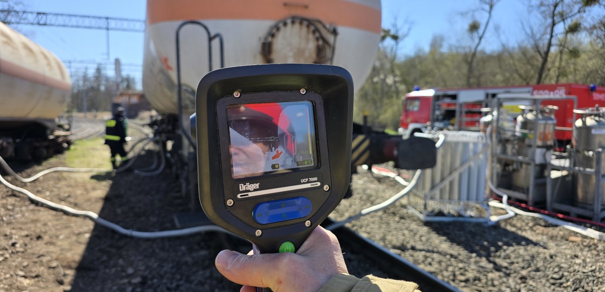 Wykolejona cysterna z amoniakiem w pobliżu stacji Szczecin Stołczyn