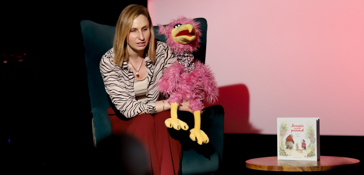 Daria Zarzeczna z Eugenią czytała dzieciom „Szczęście ma smak poziomek”