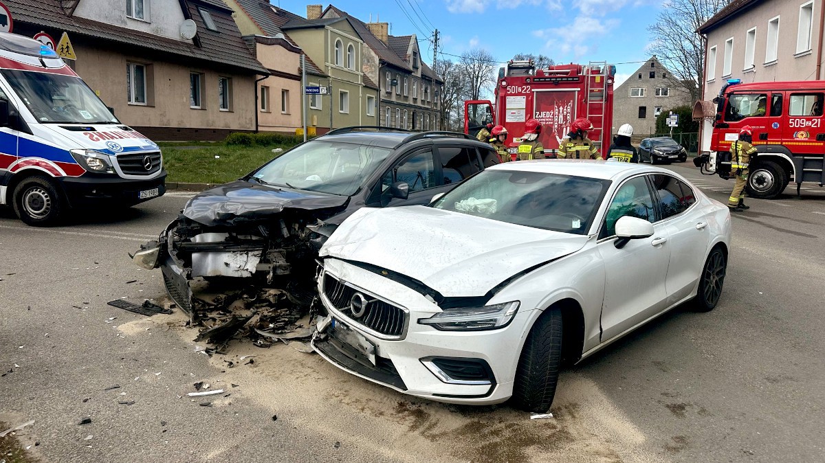 Cztery osoby poszkodowane w wypadku w Policach-Jasienicy