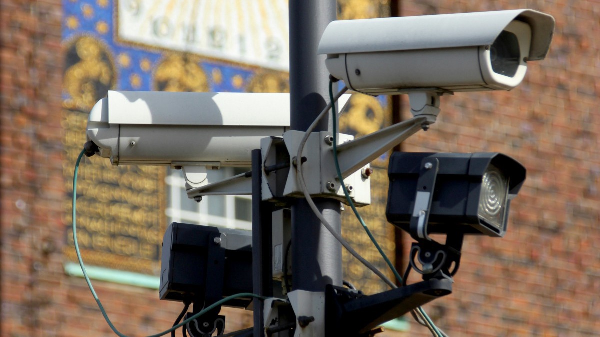Zdalny ochroniarz: jak wideopatrole zastępują fizyczne obchody